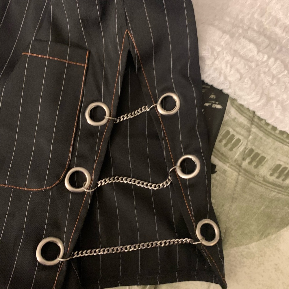 Shorts - Picture 3 of 4